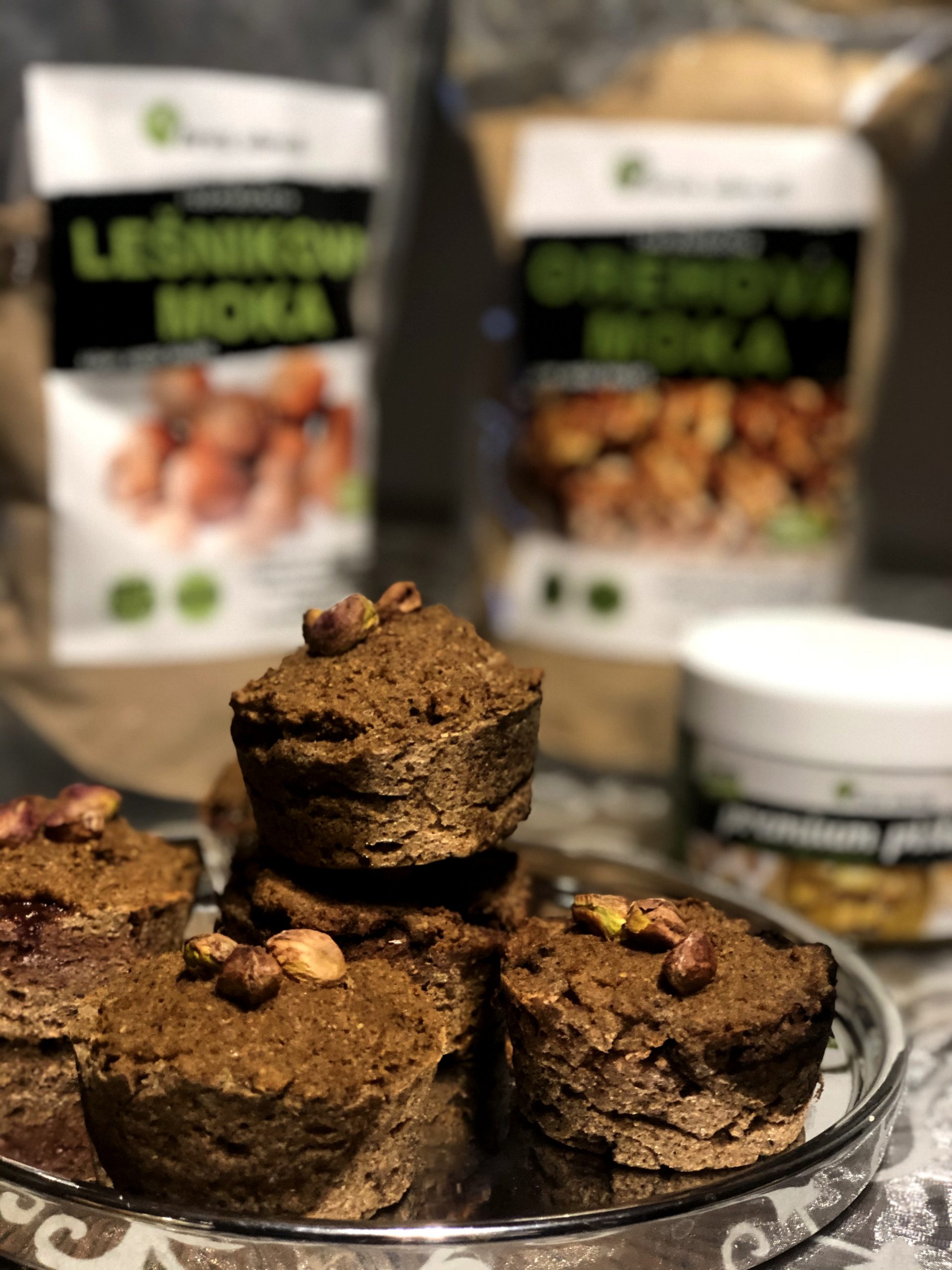 Lešnikovi muffini s pistacijami brez glutena in sladkorja