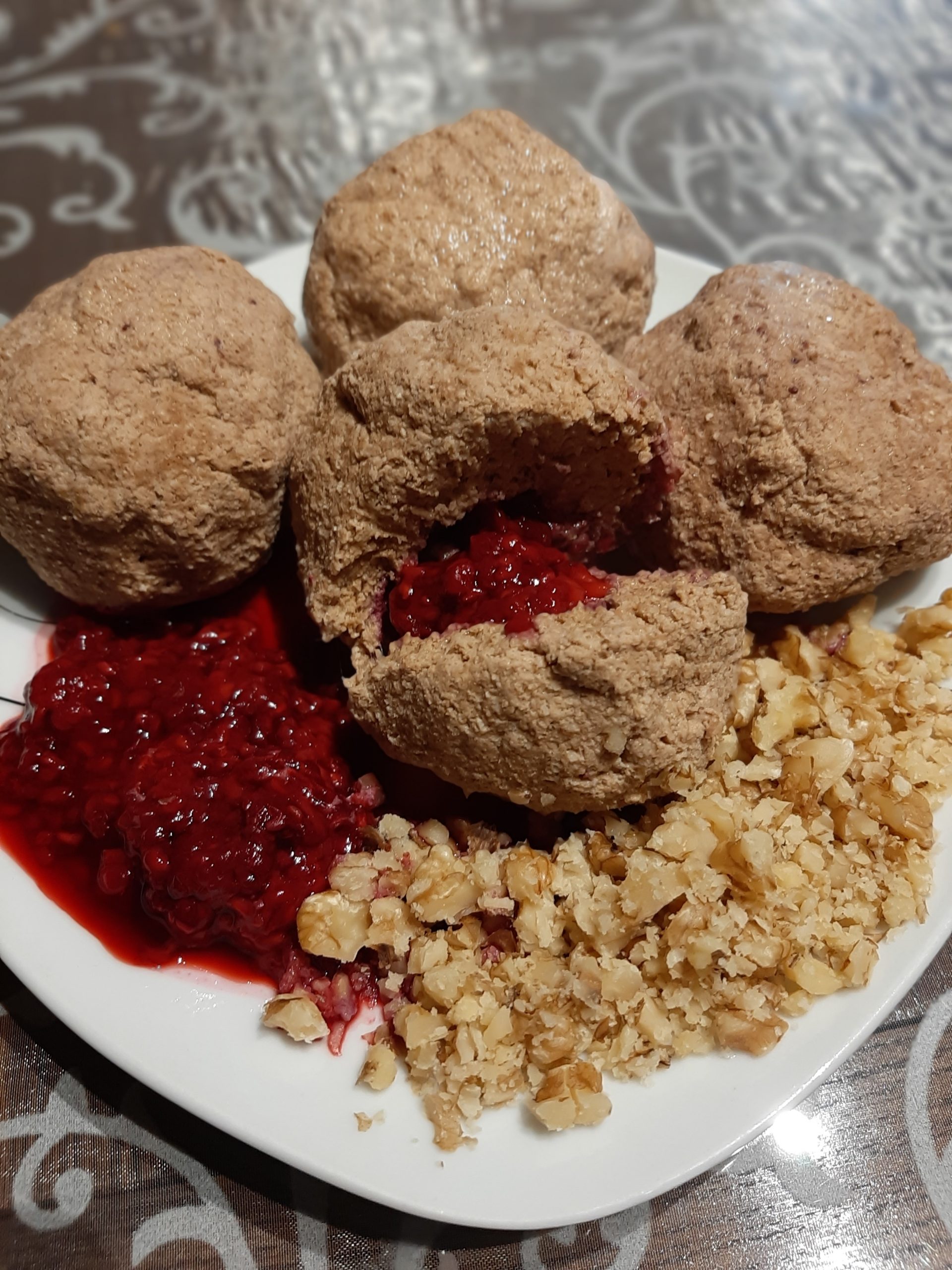 Orehovo-kokosovi cmoki brez glutena in sladkorja