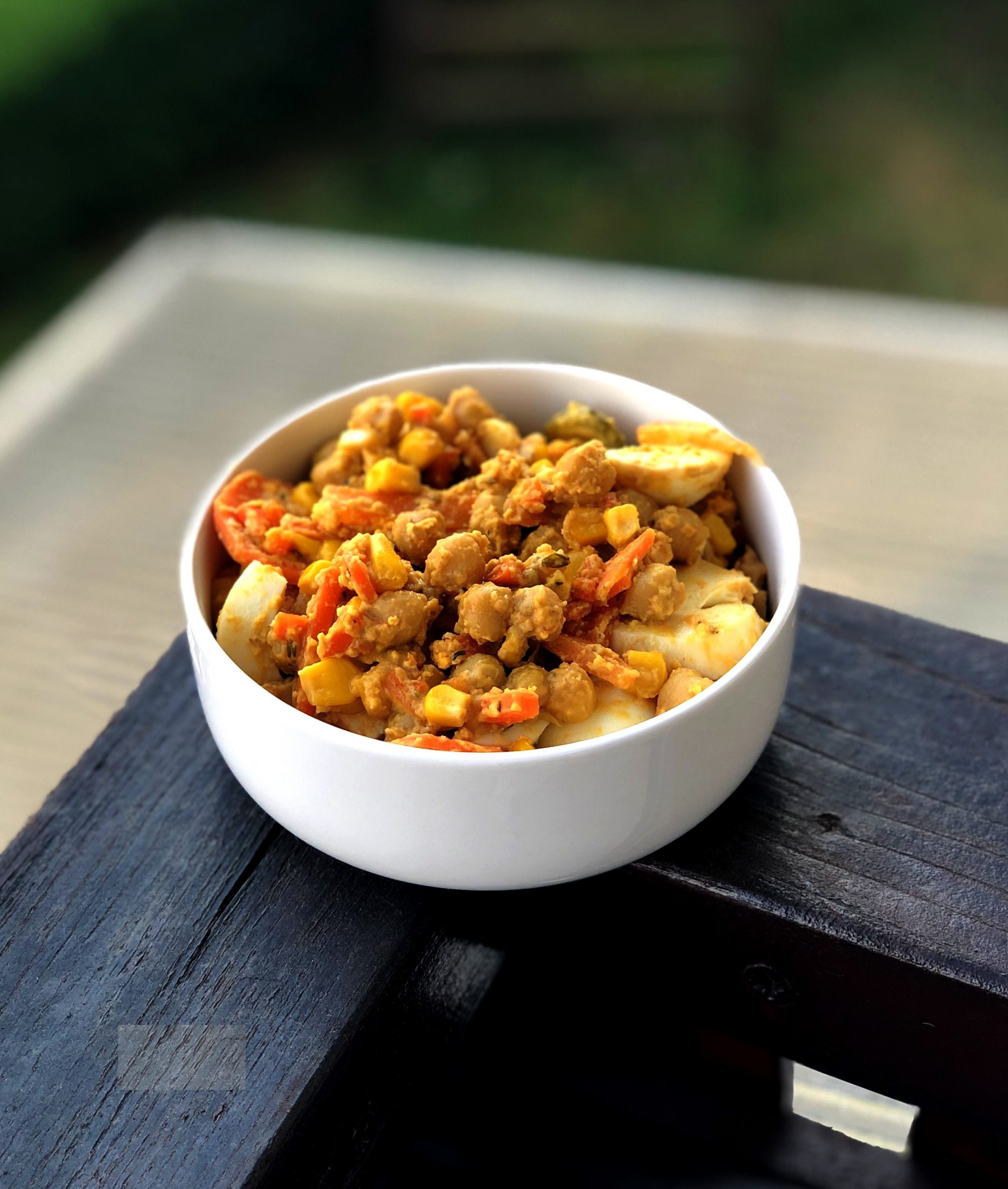 Kuhana jajca z zelenjavo in s feta sirom