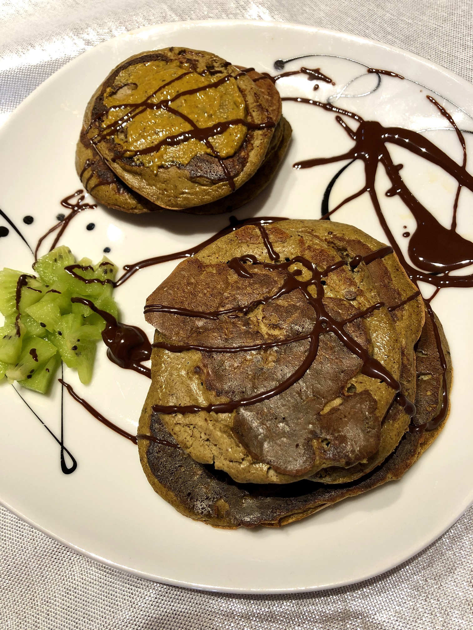 Hazelnut-kiwi pancakes