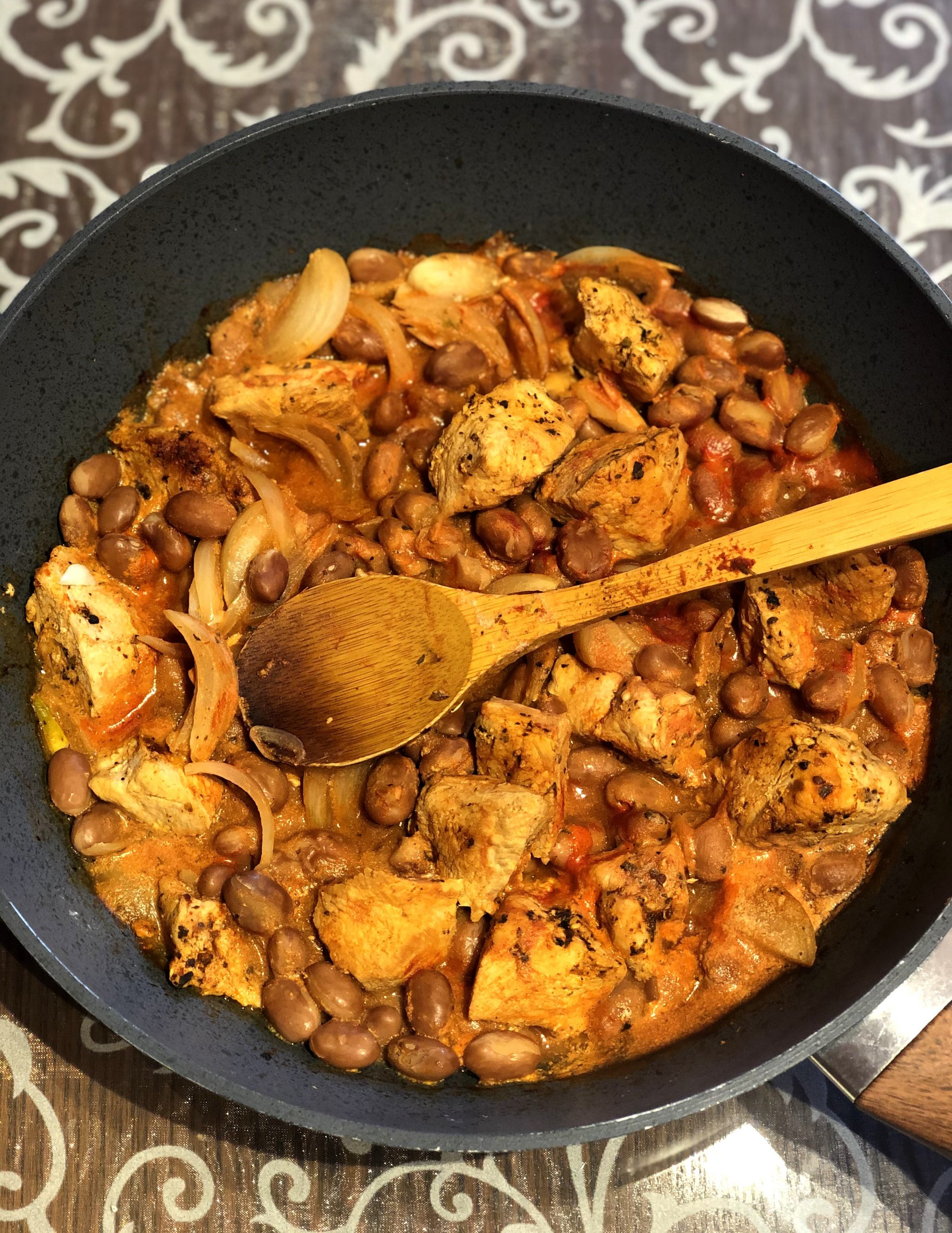 Turkey in creamy tomato sauce with beans
