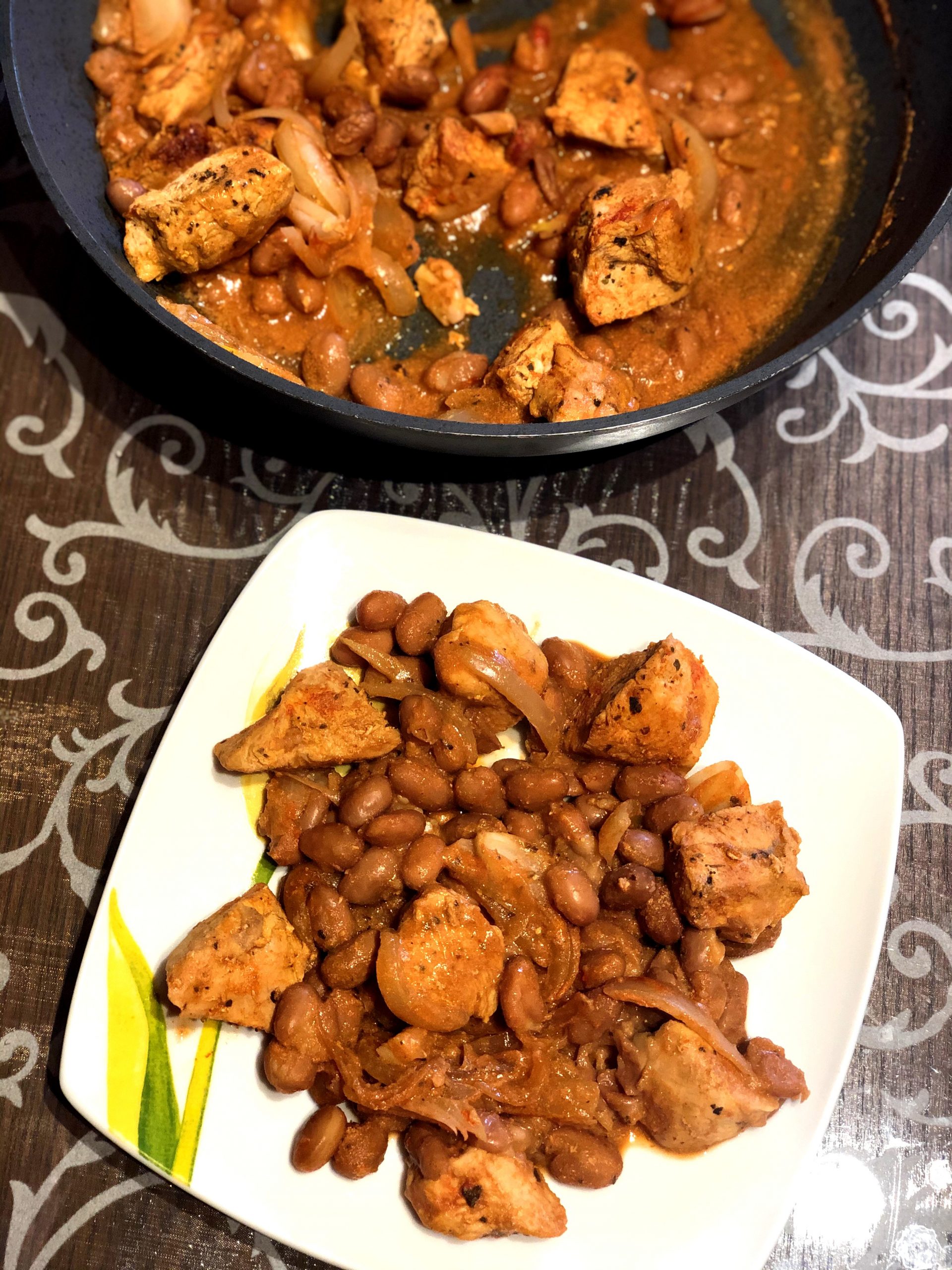 Puran v paradižnikovi kremni omaki s fižolom