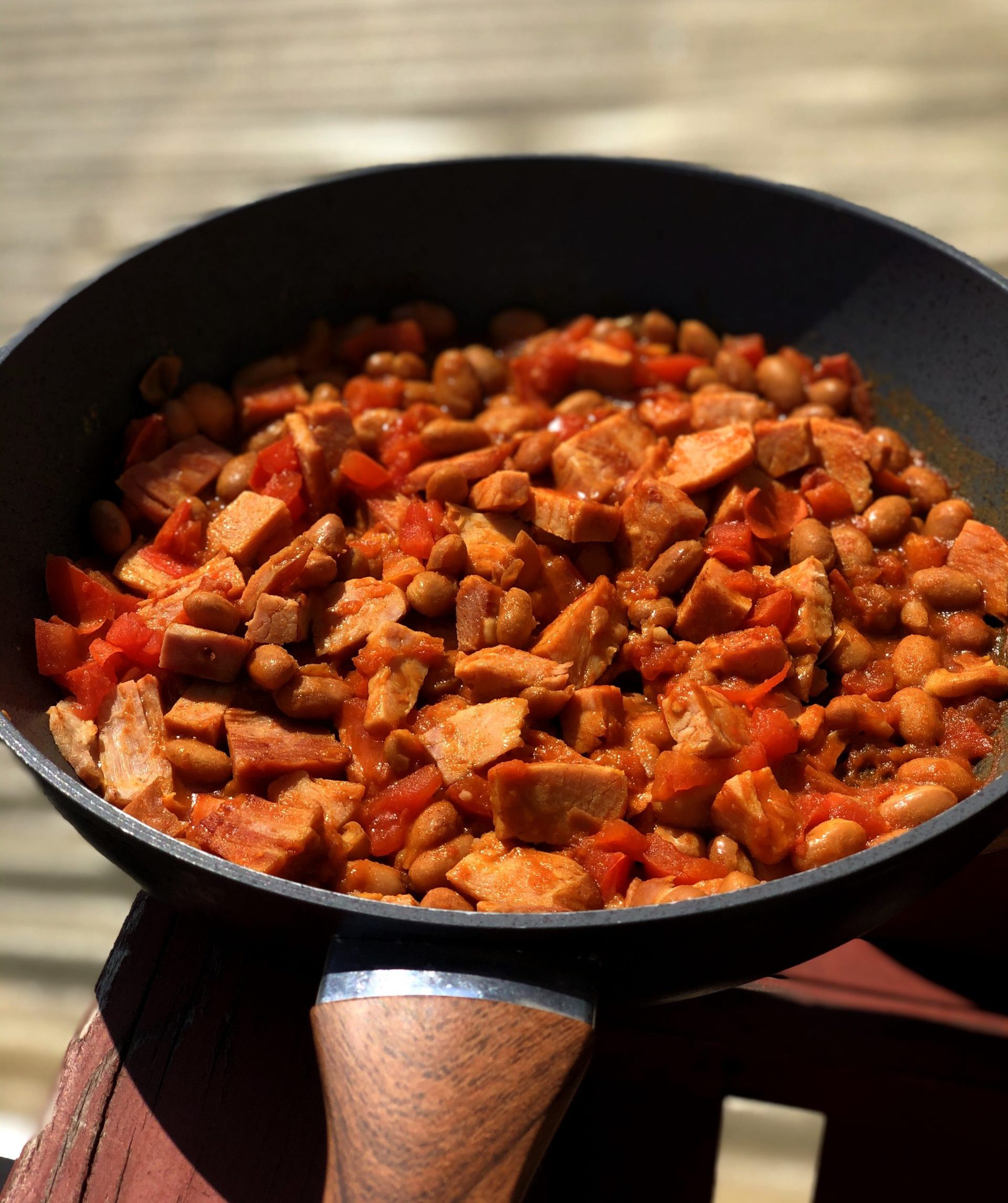 Velikonočna šunka z rdečim curryjem