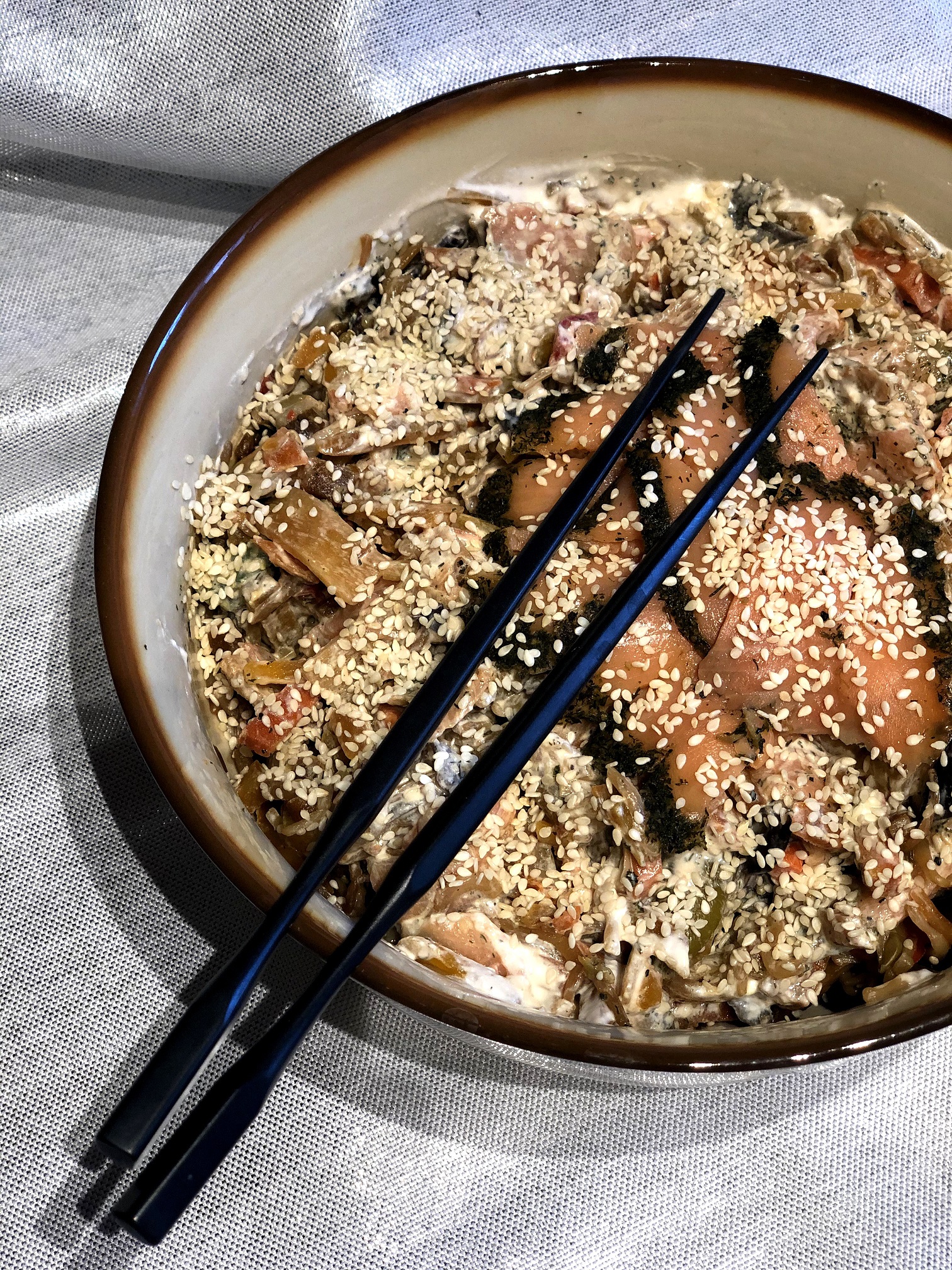 Wok zelenjava z dimljeno šarenko