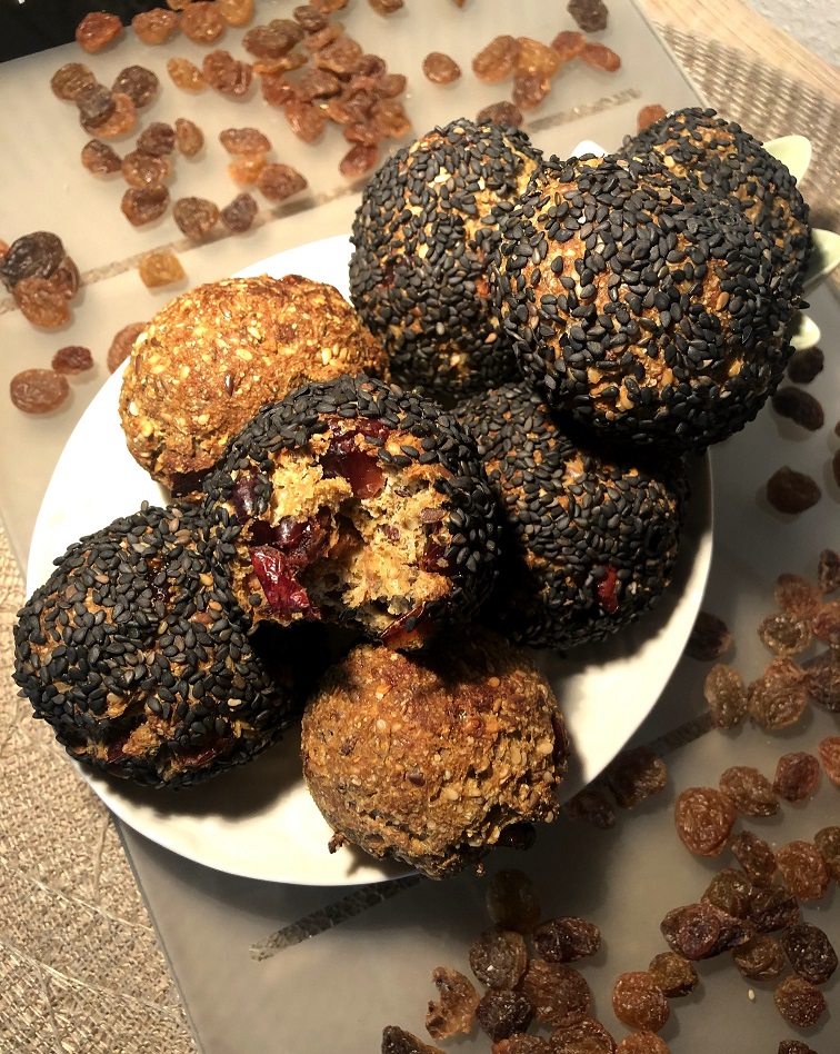 Sesame bombs with cranberries