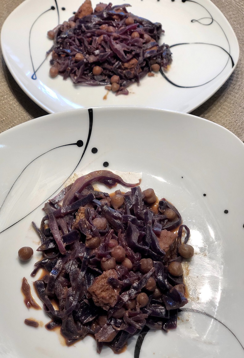 Red cabbage with chickpeas, hummus and vegetable burger