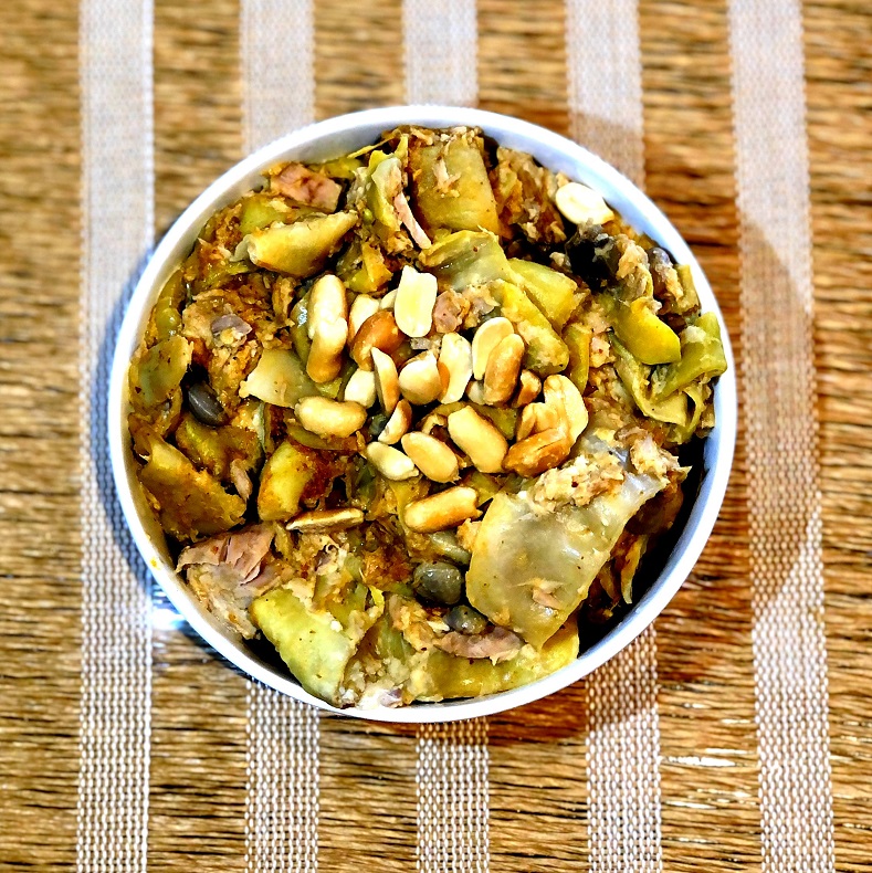 Stročji fižol s tuno v sojini curry omaki